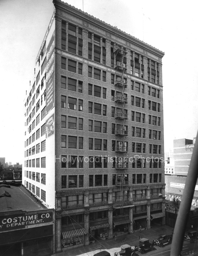 Western Costume 1924 1932 Broadway 9th Downtown Los Angeles.jpg